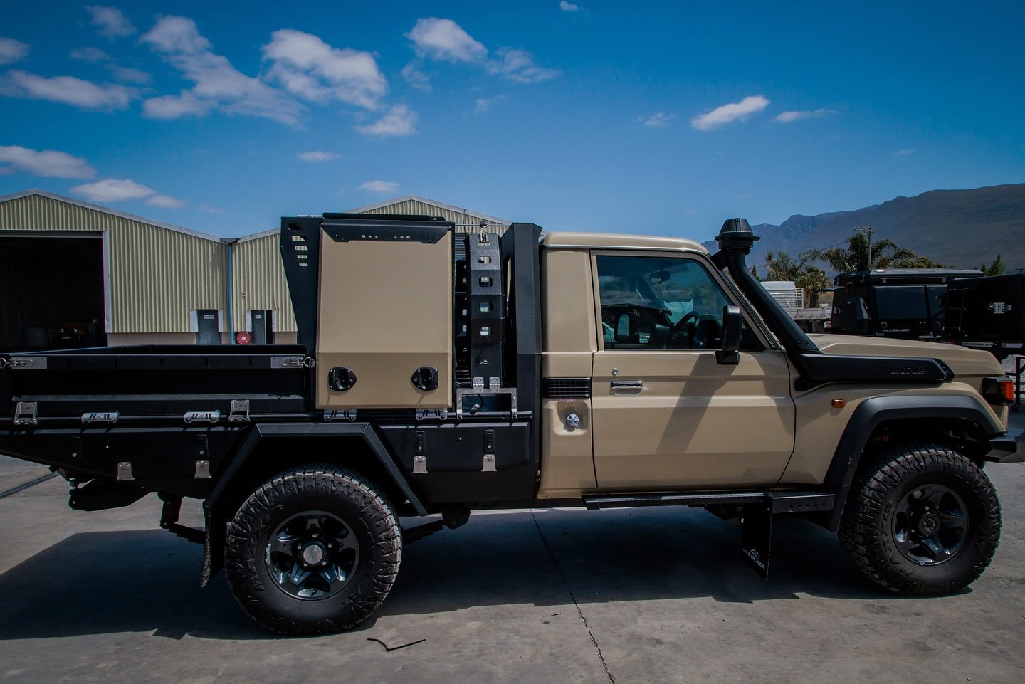 Alublack Canopy Three Quarter