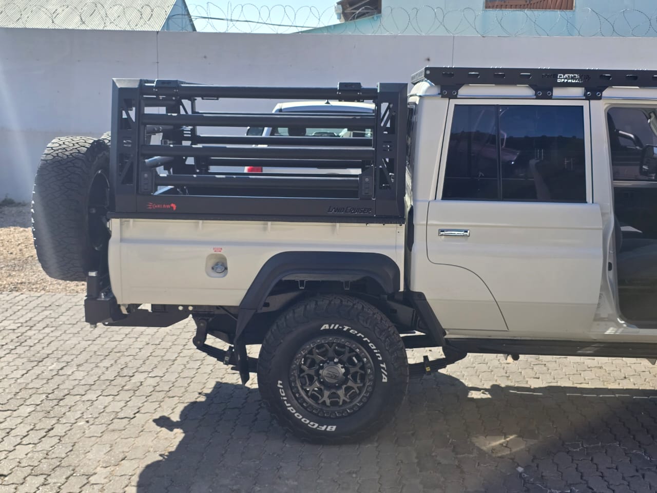 Land Cruiser Double Cab Rack Deluxe Cattle Rails