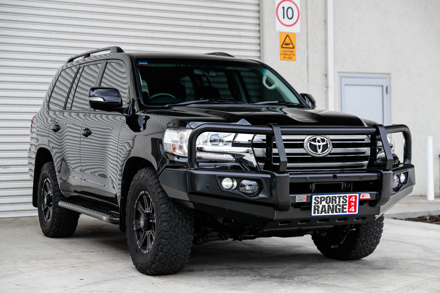 MCC Post Type Bumper Replacement bullbar for Toyota LandCruiser 200 Series 2016+ bumper cut