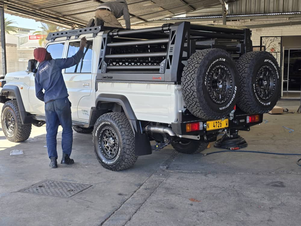 Land Cruiser Double Cab Rack Deluxe Cattle Rails