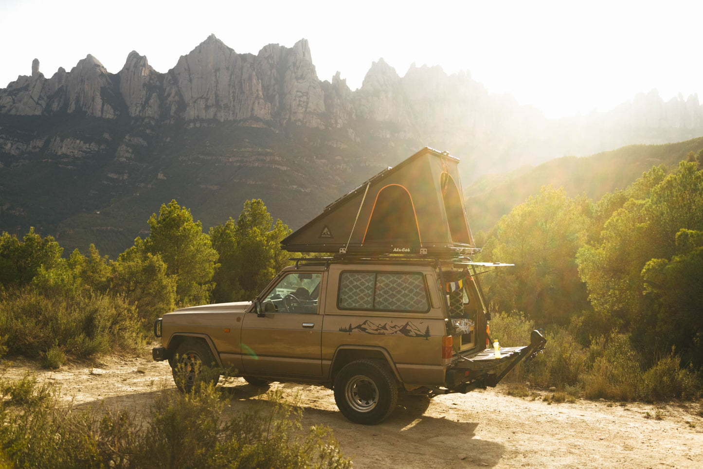 Alu-Cab LT-50 Lightweight Roof Tent