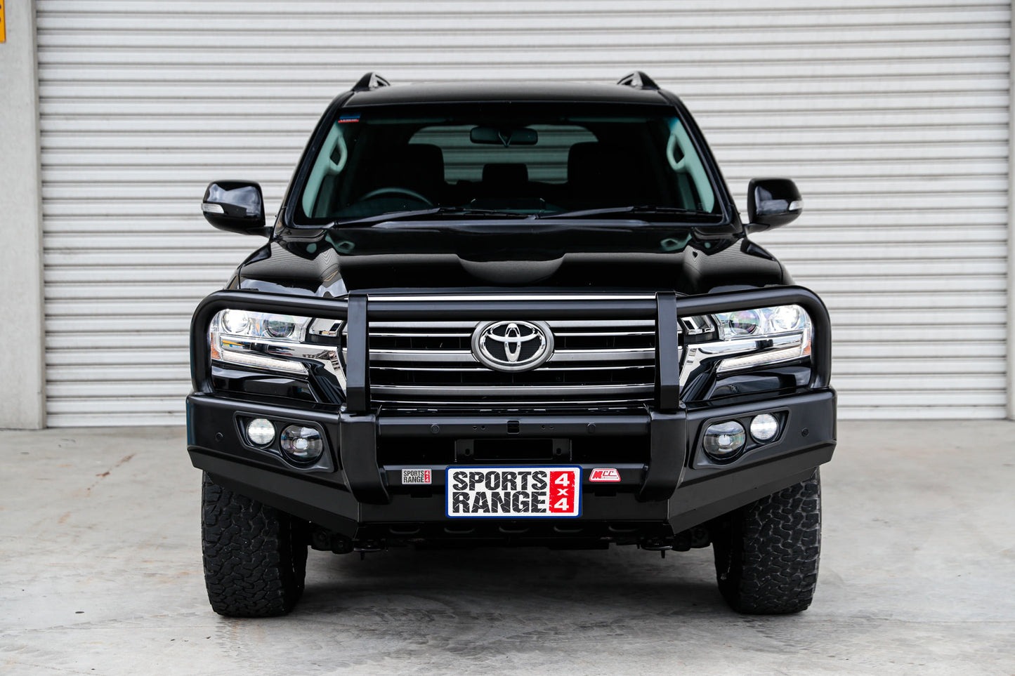 MCC Post Type Bumper Replacement bullbar for Toyota LandCruiser 200 Series 2016+ bumper cut