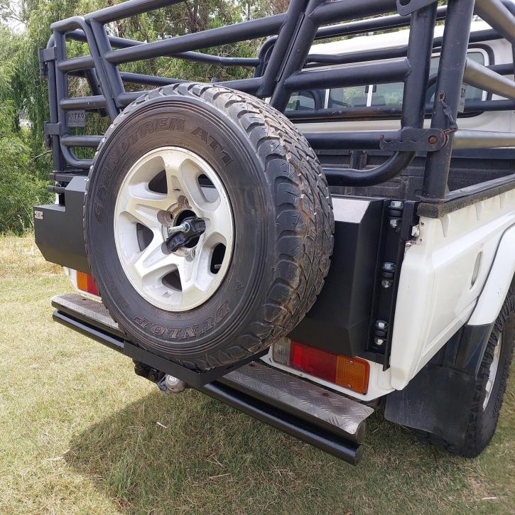 UBA LAND CRUISER 70 TAILGATE WITH WHEEL CARRIER